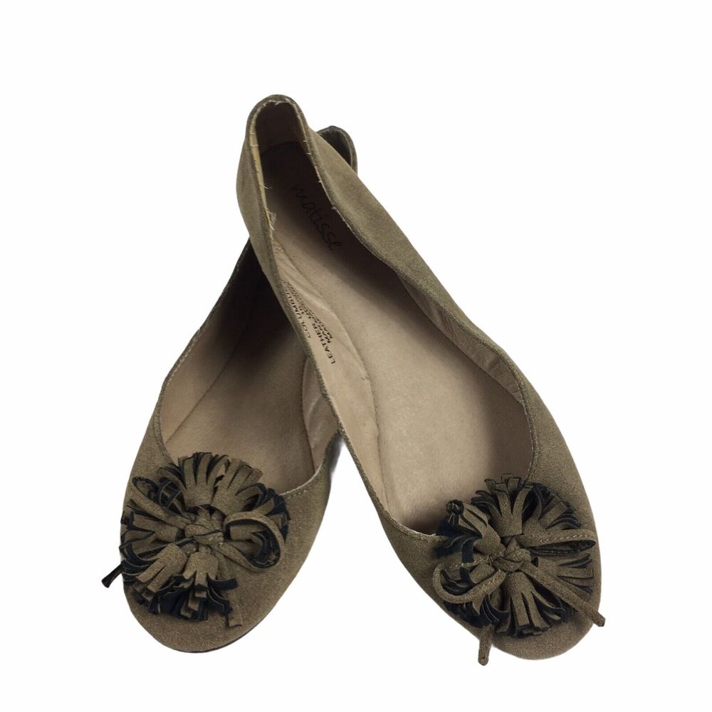 Matisse Columbus Leather Pom Pom Toe Ballet Flats Size 10 Tan Tasseled Slip On